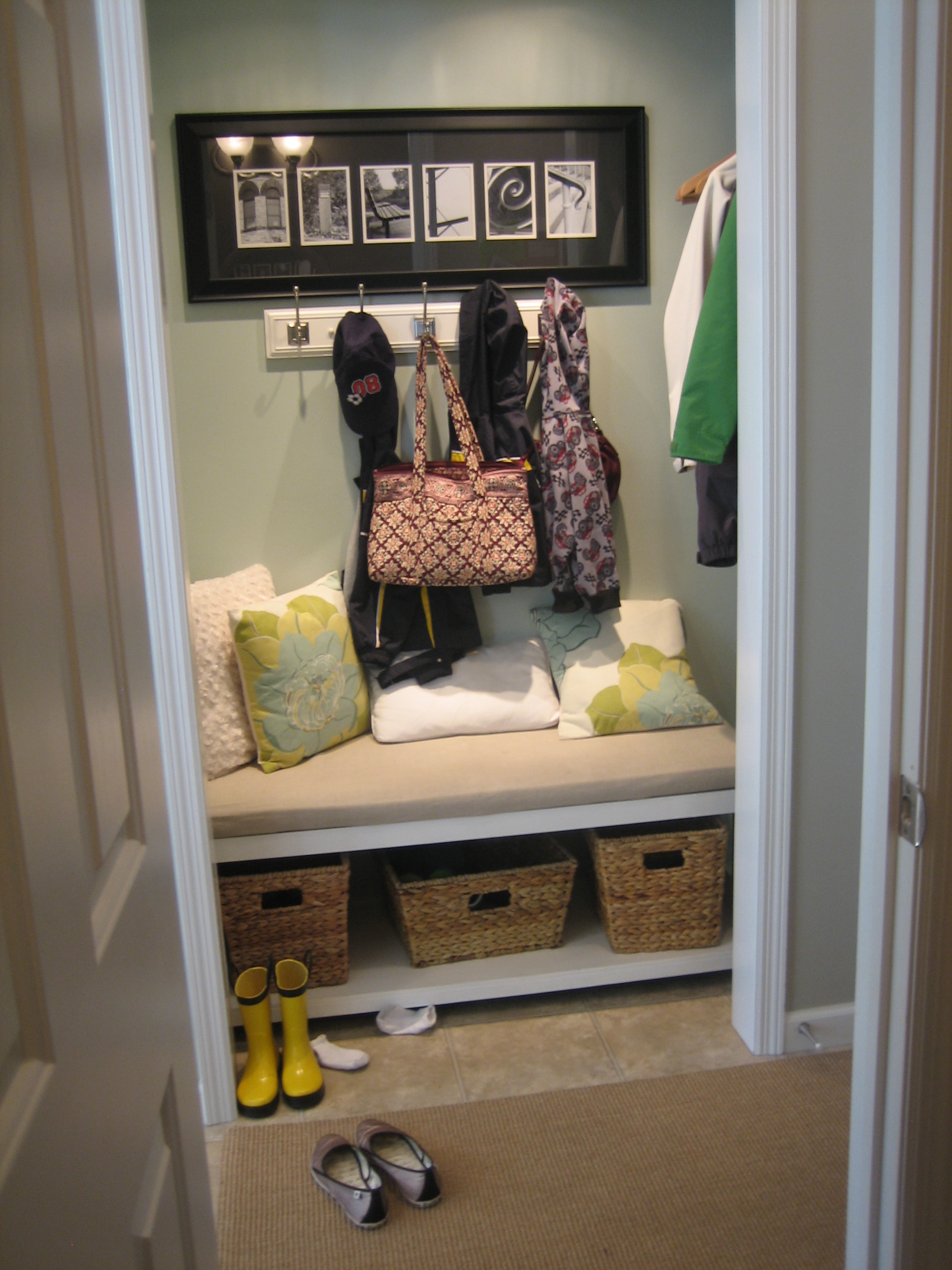 Featured image of post Mudroom Meaning A room in a house used for the removal and storage of wet or muddy footwear and outerwear english world dictionary