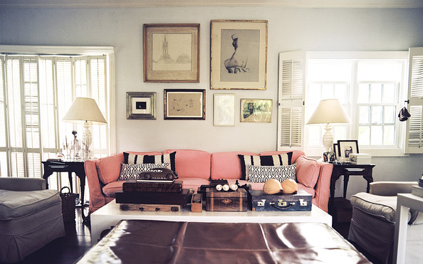 Living+Room+Framed+art+above+pink+couch+black+57qui8mrrSYl