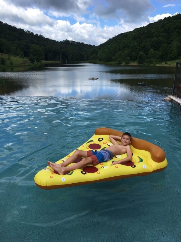 everett pizza float