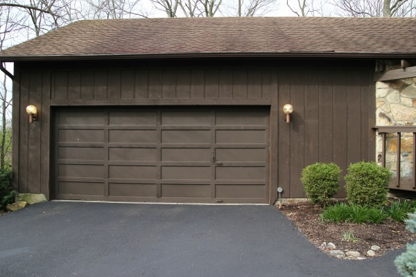 House Tweaking, Garage Door Brown Color